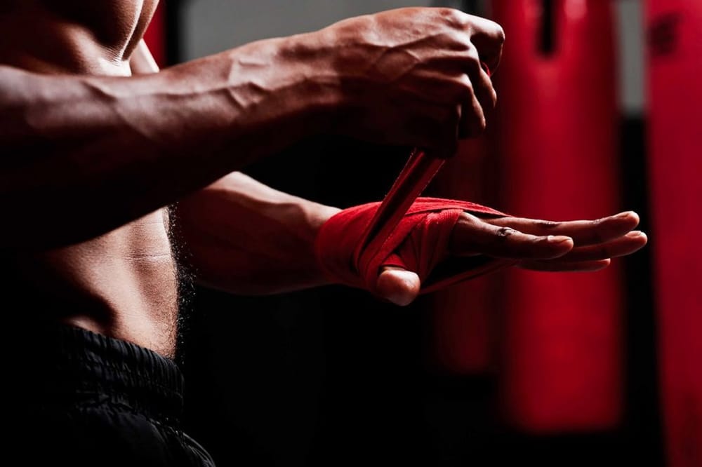 Boxbandagen werden vor dem Training angelegt